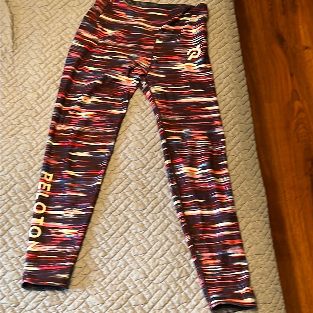 Peloton Where It To Heart (WTH) Reversible High Waist Leggings.  Size L